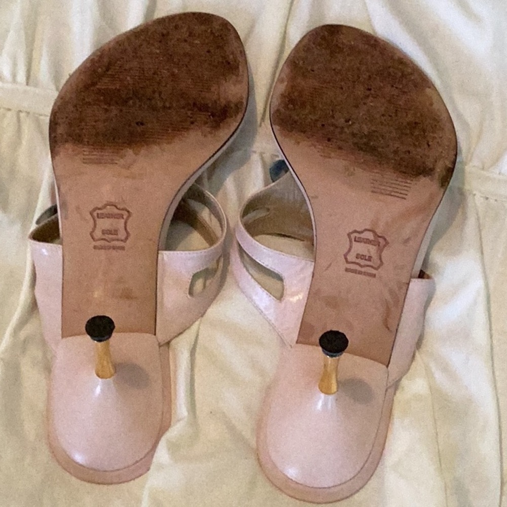 Stuart Weitzman Vintage Blush Leather Sandals w/ Leather Roses & Brass Heels - Picture 9 of 10